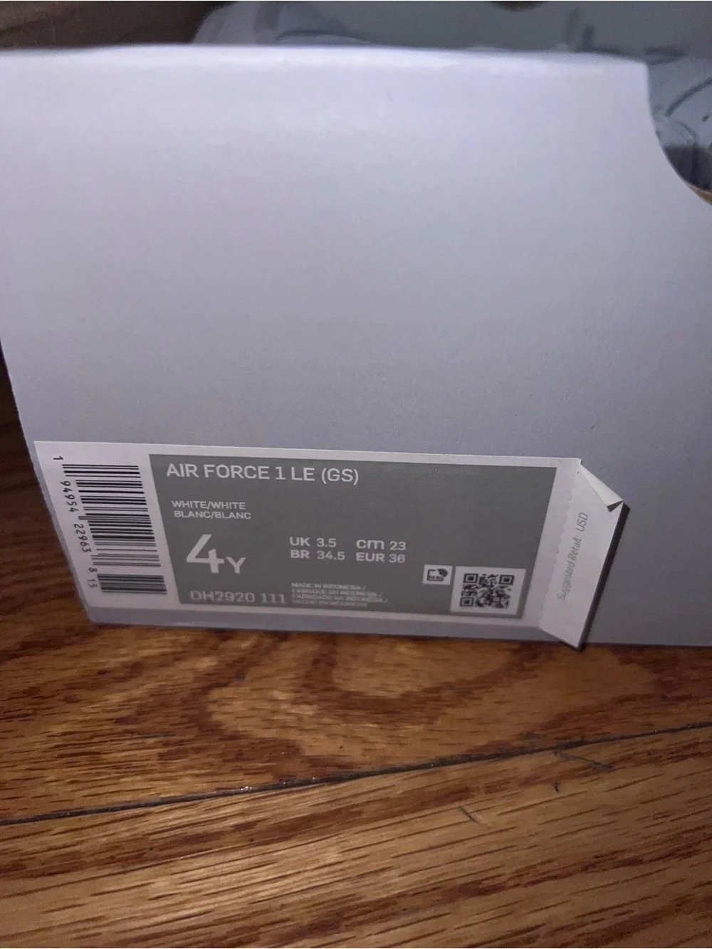 Nike White/Gray Air Force 1 LE (GS) Box Label